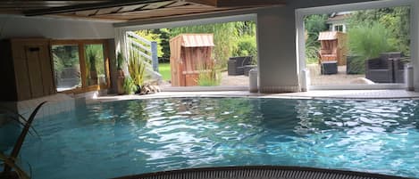 Indoor pool, sun loungers