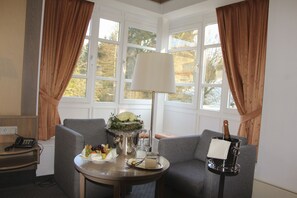 Flat-screen TV - Romantisches Hotel Menzhausen (Uslar)