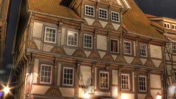 Fassade der Unterkunft – Abend/Nacht