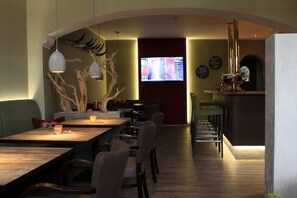 Bar (on property) - Romantisches Hotel Menzhausen (Uslar)
