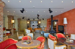 Bar-salon dans le hall