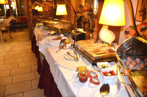 Petit déjeuner buffet servi tous les jours en supplément