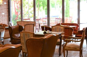 Lobby sitting area - Ringhotel Alpenhof (Augsburg)