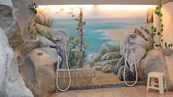 Behandelingskamers voor koppels, een sauna, een bubbelbad, een stoombad