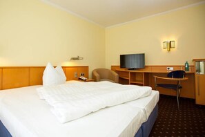 Single Room (im neuen Haus) | Desk, iron/ironing board, bed sheets - Hotel Garni zum alten Ratskeller (Vetschau/Spreewald)