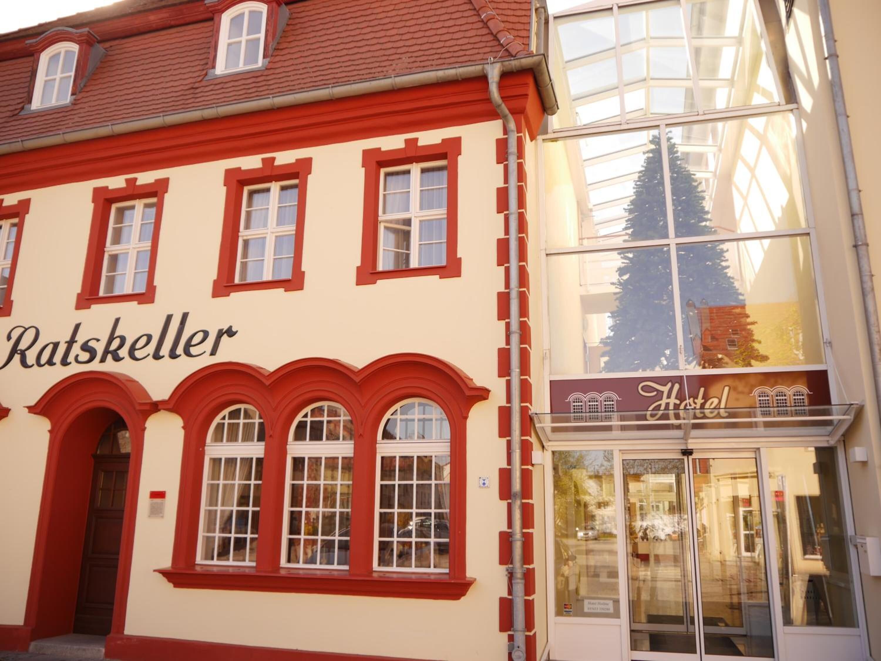 A building with a sign reading "Ratskeller" and another sign for "Hotel".
