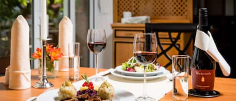 Alfresco dining