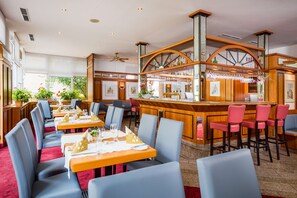 Ofereix taules a l'aire lliure 