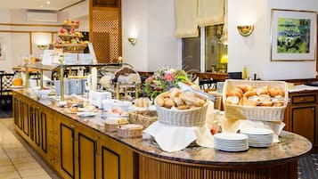 Daily buffet breakfast (EUR 18 per person)