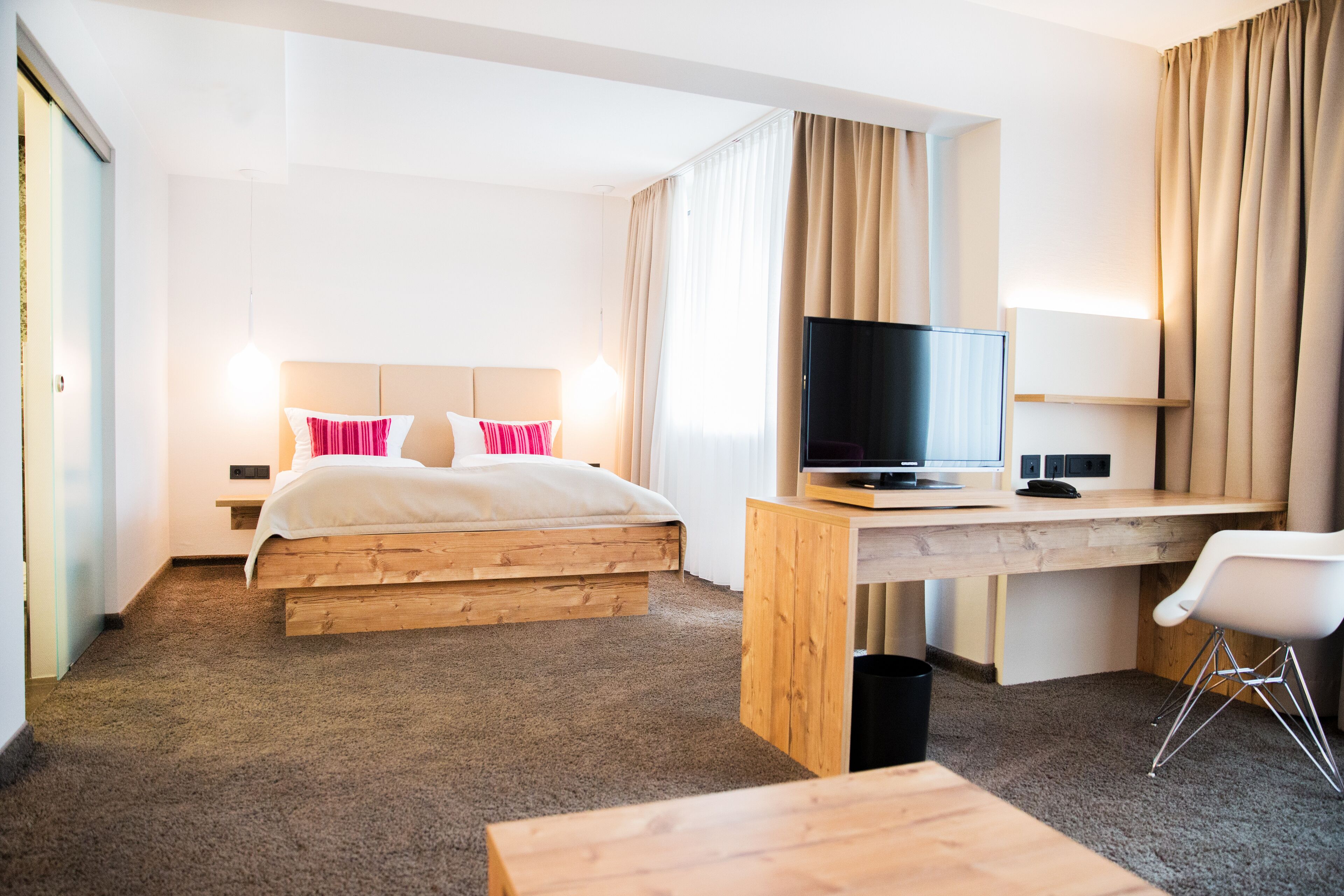 deluxe double room | in-room safe, desk, soundproofing, free wifi