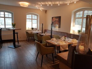 Breakfast, lunch, dinner served; Regional cuisine, al fresco dining 