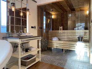 Spa suite with Sauna | Bathroom