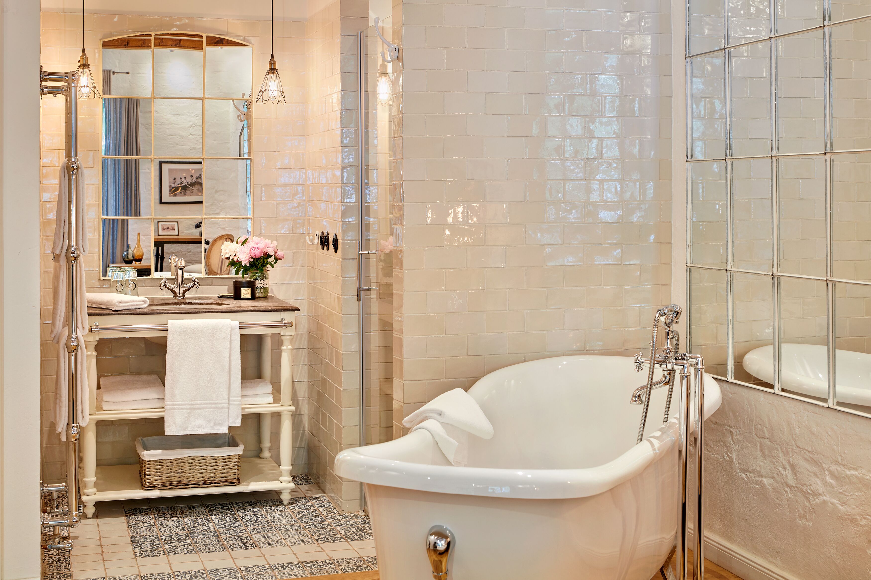 junior suite, lake view | bathroom | shower, hair dryer, towels