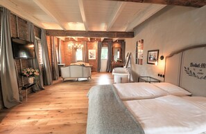 Grosse Suite mit Seeblick | Hochwertige Bettwaren, Daunenbettdecken