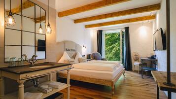 Loft Zimmer mit Gartenblick | Hochwertige Bettwaren, Daunenbettdecken