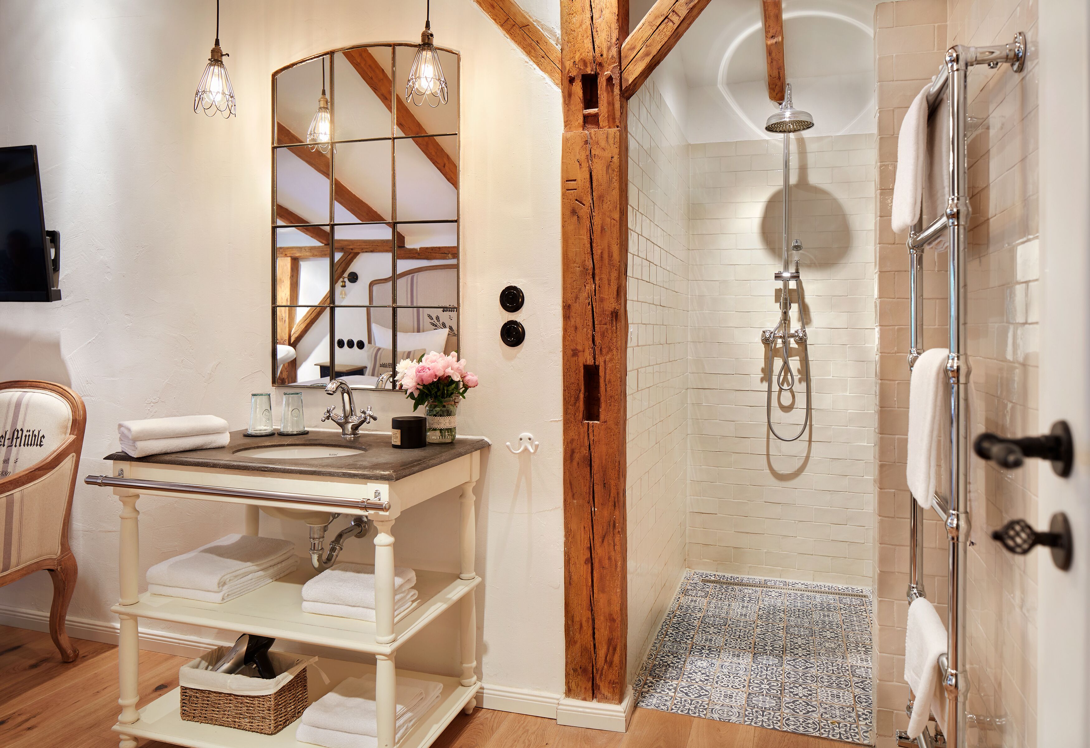 junior suite, lake view | bathroom | shower, hair dryer, towels