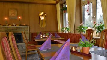 Daily continental breakfast (EUR 9 per person)