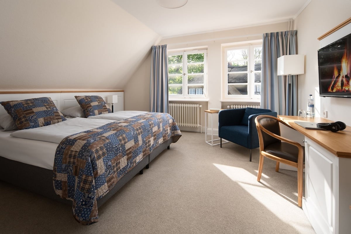 Premium bedding, desk, free WiFi, bed sheets