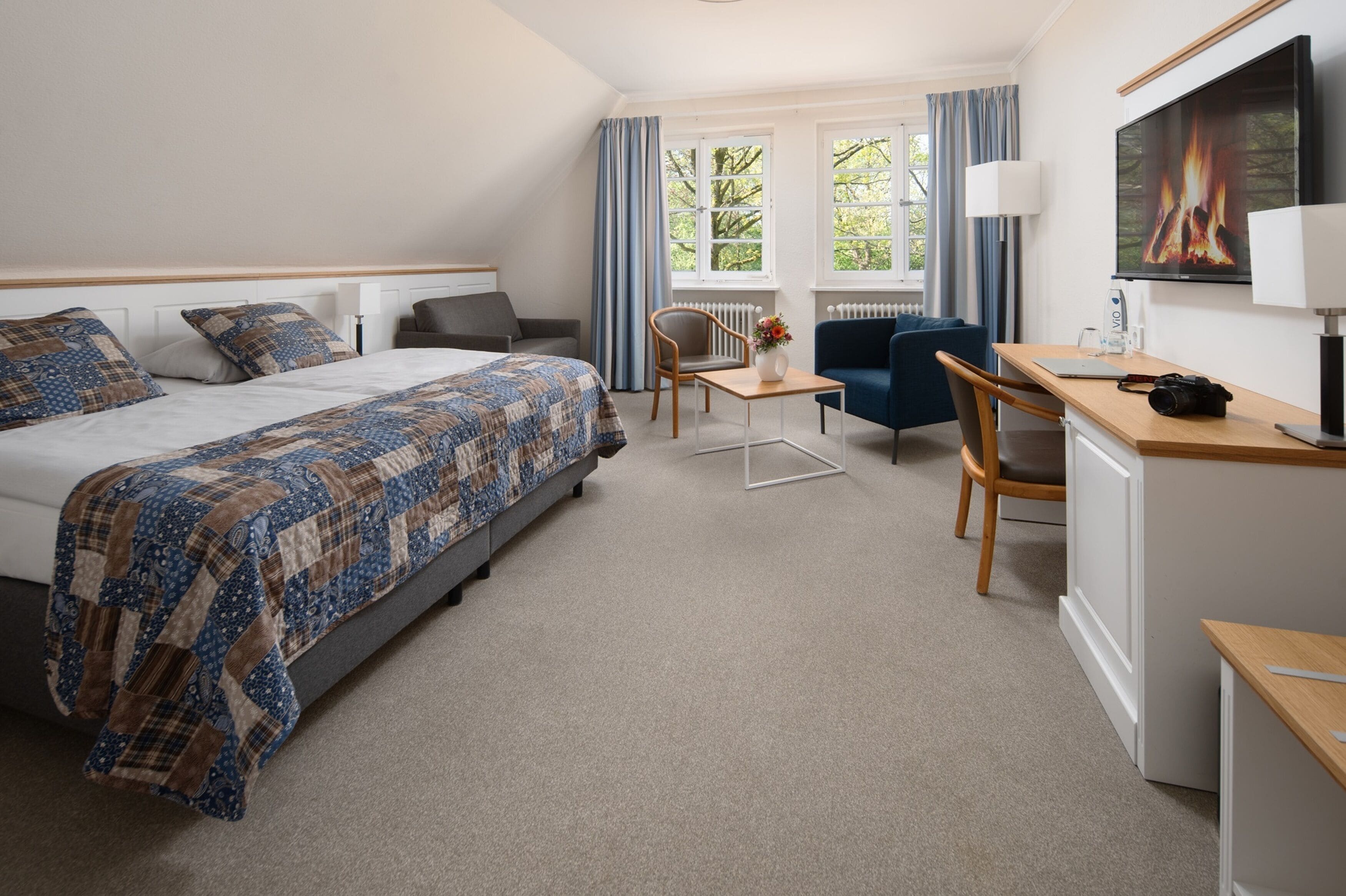 Habitación doble Confort | Ropa de cama de alta calidad, escritorio, wifi gratis y ropa de cama 