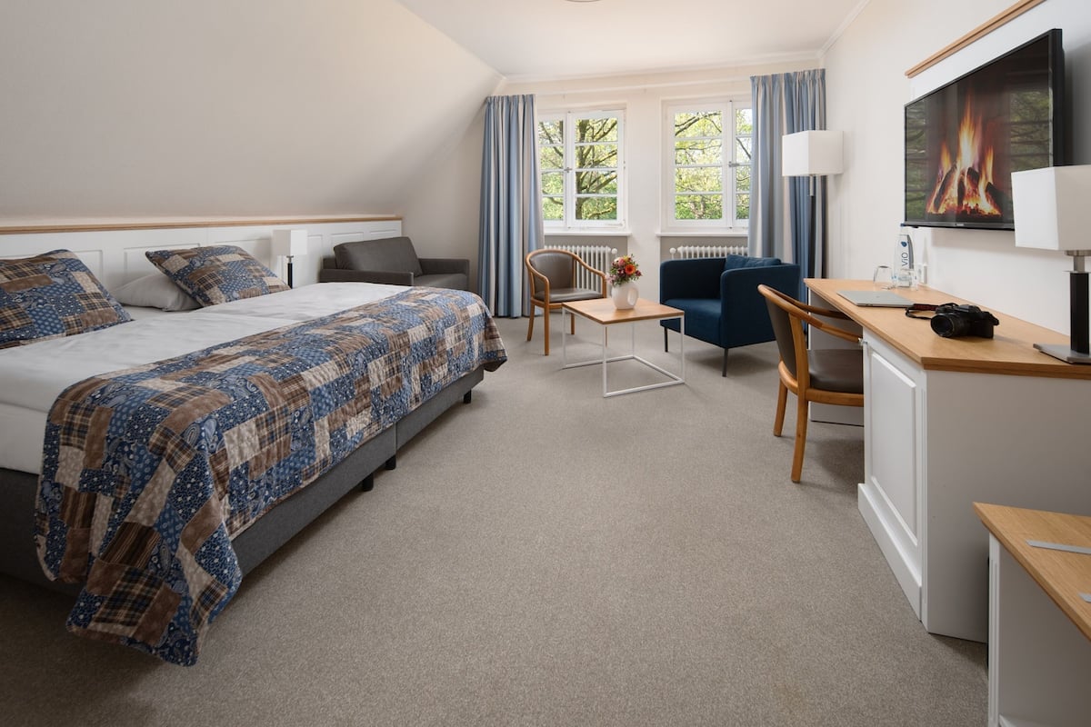 Habitación doble Confort | Ropa de cama de alta calidad, escritorio, wifi gratis y ropa de cama