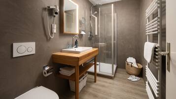 Comfort Double Room | Bathroom | Hair dryer, bathrobes, slippers, towels