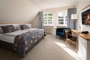 Habitación doble Confort | Ropa de cama de alta calidad, escritorio, wifi gratis y ropa de cama 