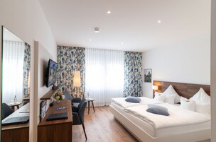 Caja de seguridad en la habitación y escritorio 