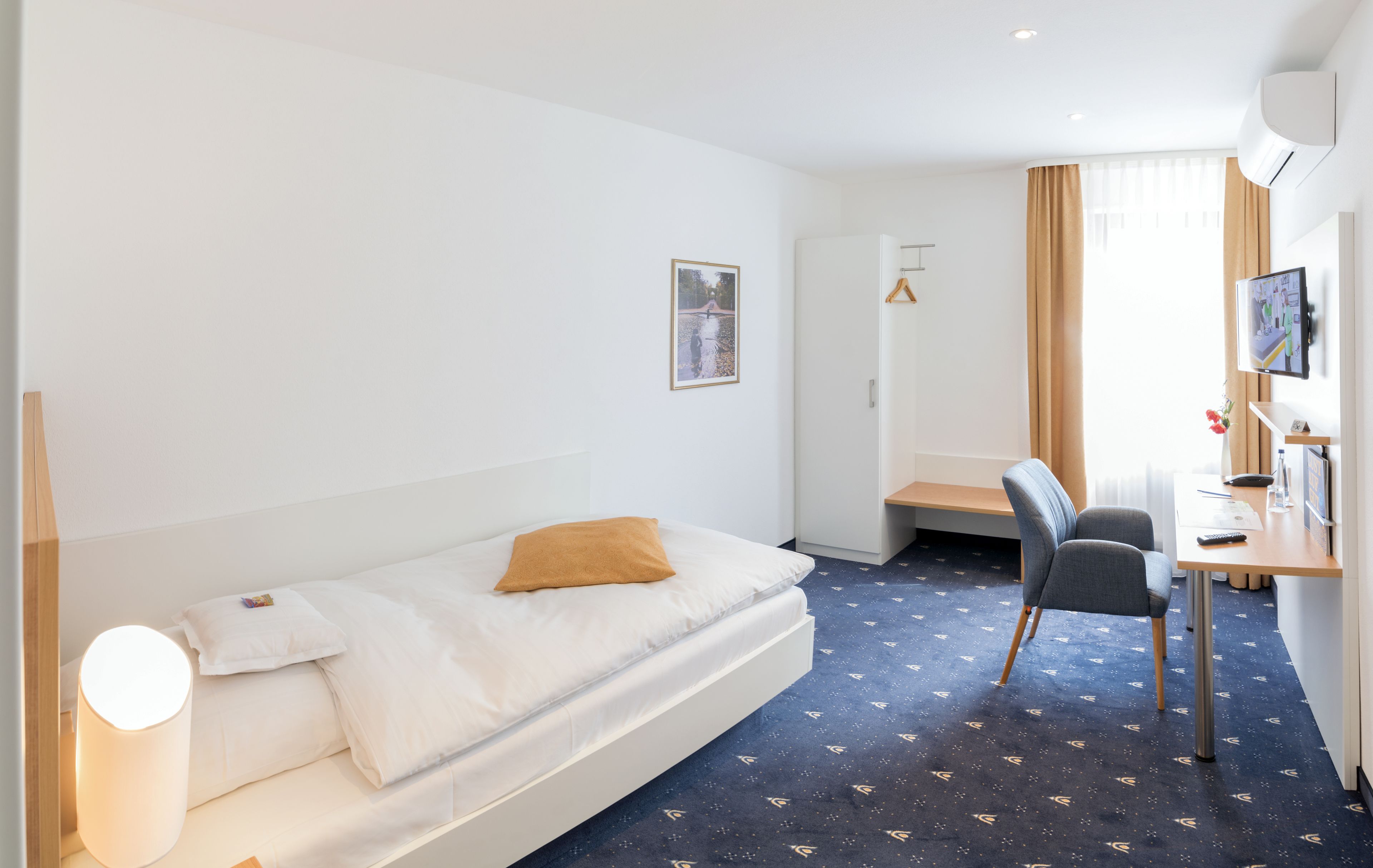 comfort single room | 1 bedroom, in-room safe, desk, laptop workspace