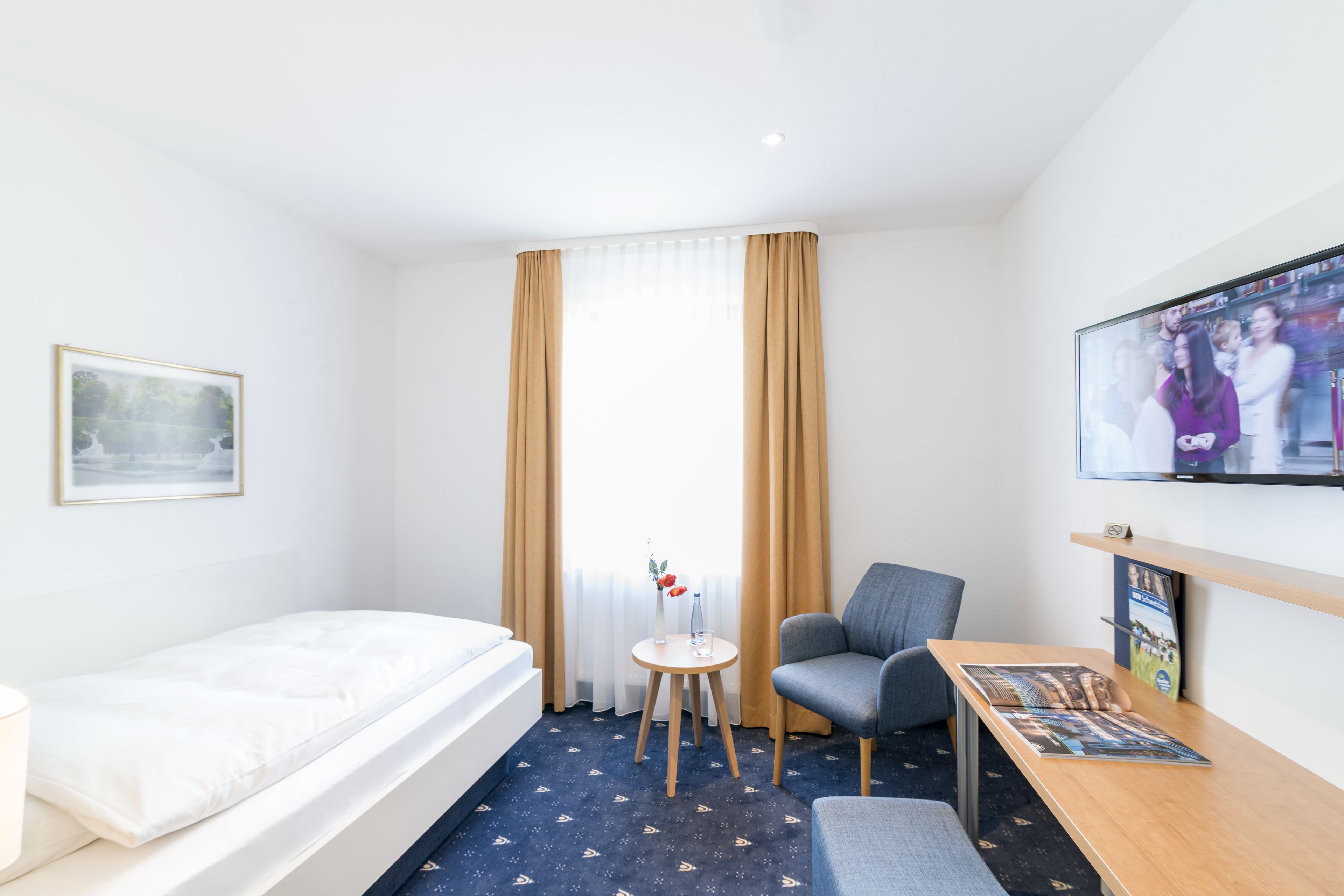 comfort single room | 1 bedroom, in-room safe, desk, laptop workspace