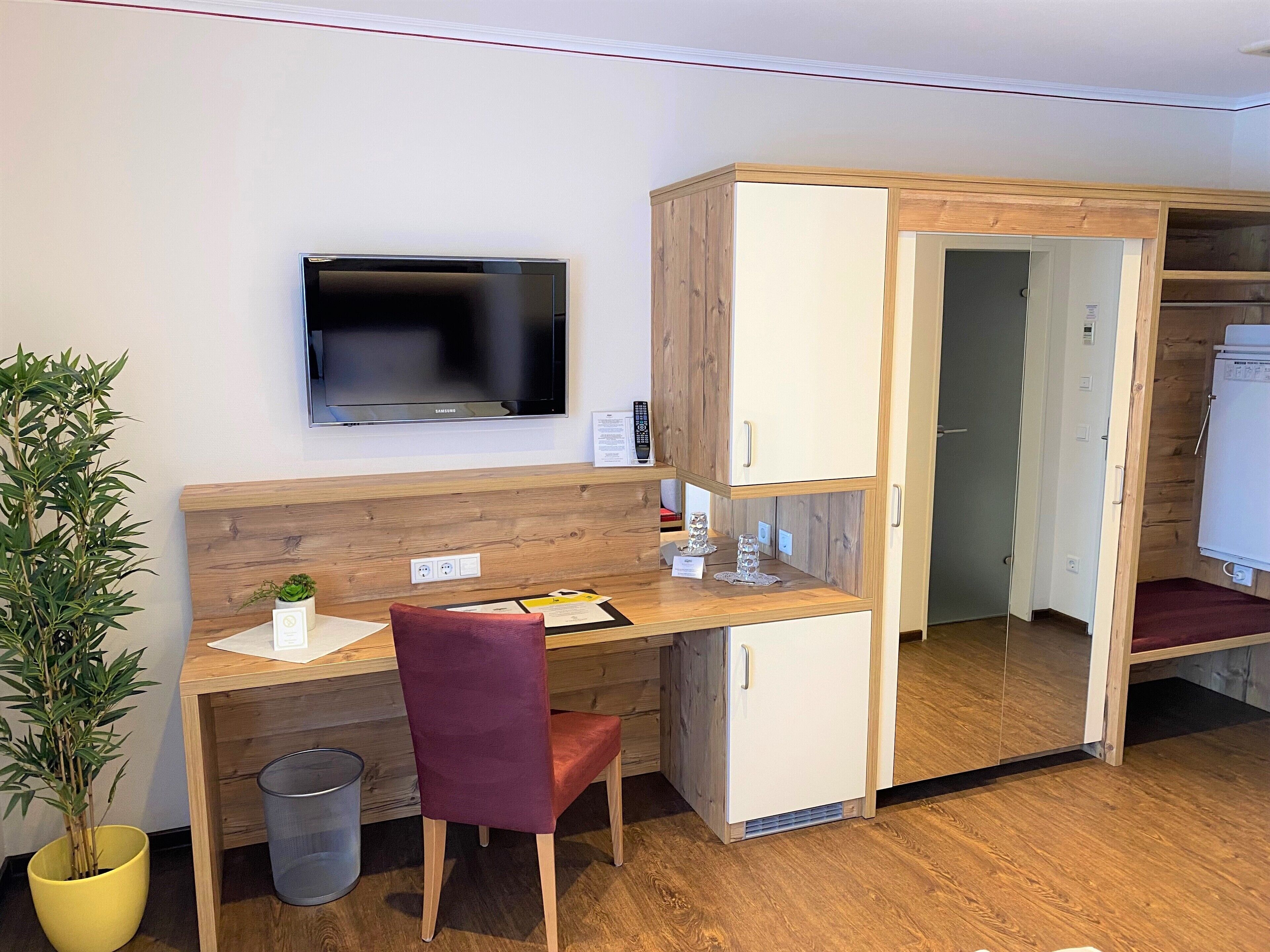 classic single room | hypo-allergenic bedding, desk, laptop workspace, blackout curtains