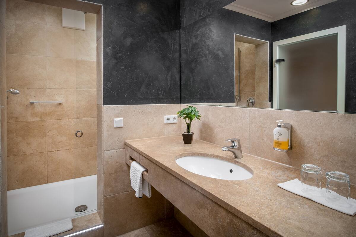 comfort double room | bathroom | shower, hair dryer, bathrobes, towels