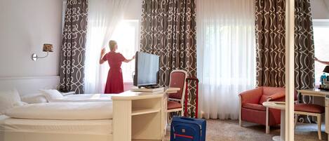 Premium bedding, minibar, individually furnished, desk