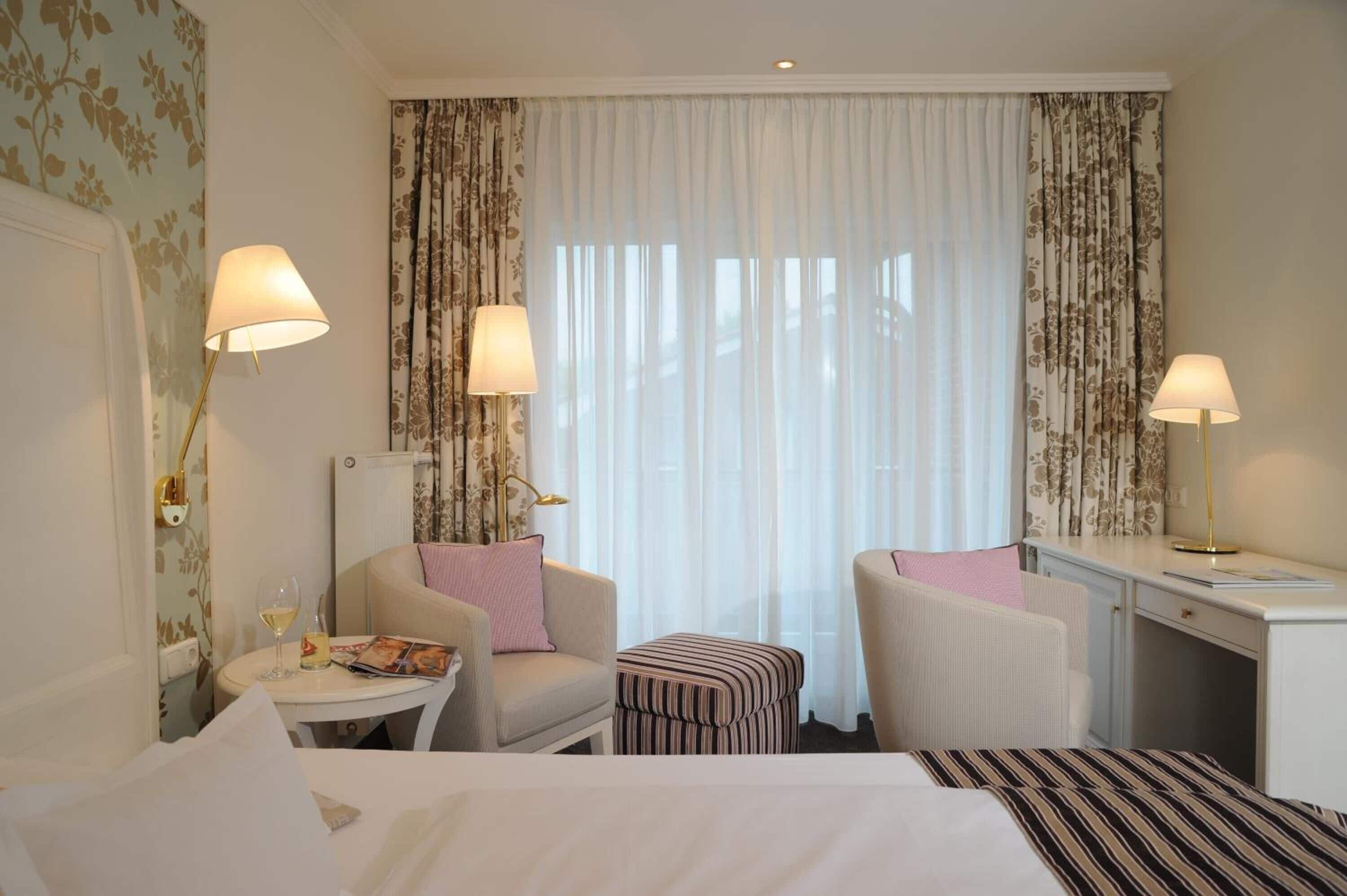 Business Double Room | Premium bedding, minibar, desk, laptop workspace