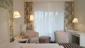 Business Double Room | Premium bedding, minibar, desk, laptop workspace