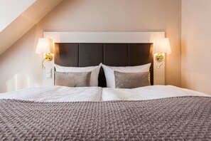 Junior Suite (klein) | Allergikerbettwaren, Minibar, Zimmersafe, Schreibtisch