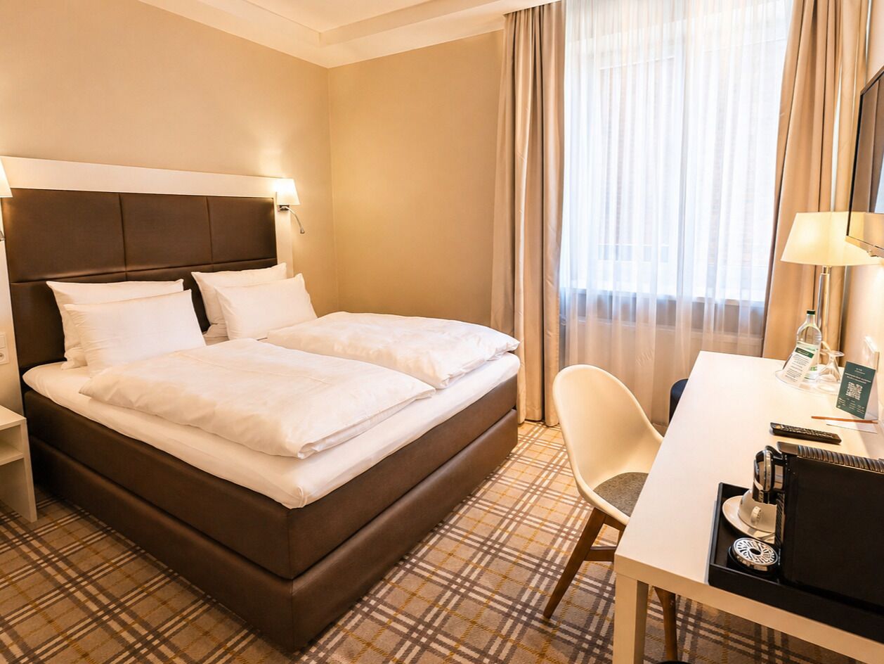 저자극성 침구, 미니바, 객실 내 금고, 책상