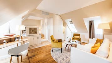 Junior-Suite | Allergikerbettwaren, Minibar, Zimmersafe, Schreibtisch
