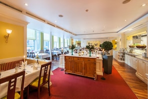 Breakfast, lunch, dinner served; Regional cuisine, garden views