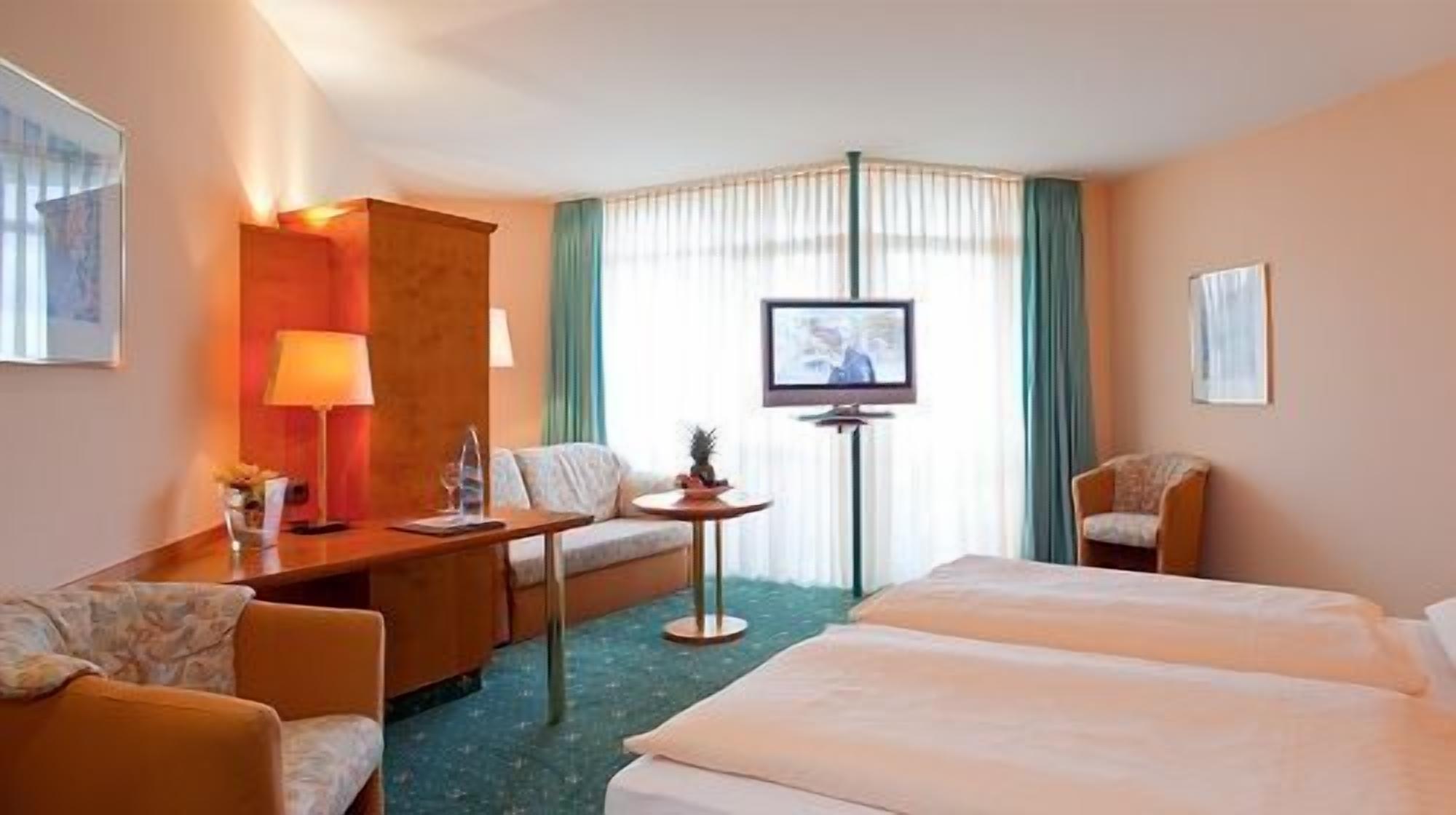 comfort double room, balcony | hypo-allergenic bedding, in-room safe, desk, free wifi