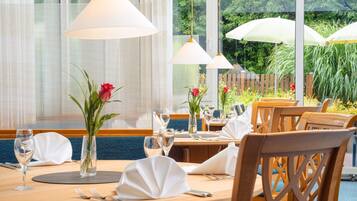 2 Restaurants, FrĂŒhstĂŒck, Mittagessen, Abendessen, lokale KĂŒche