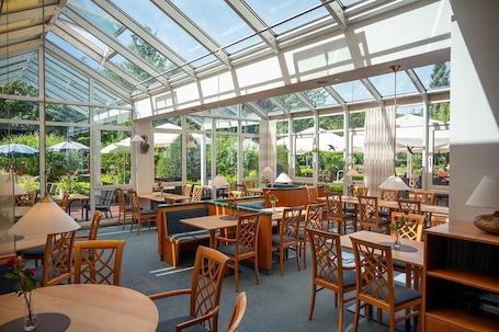 2 Restaurants; Frühstück, Mittagessen und Abendessen werden serviert. Waldhotel Schäferberg