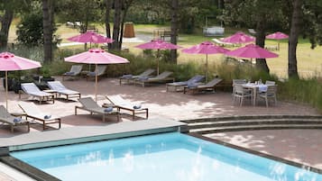 Piscine couverte, piscine extérieure (ouverte en saison)