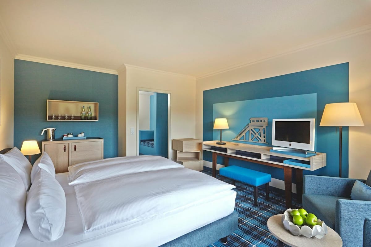 1 bedroom, premium bedding, minibar, in-room safe