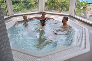 Indoor spa tub
