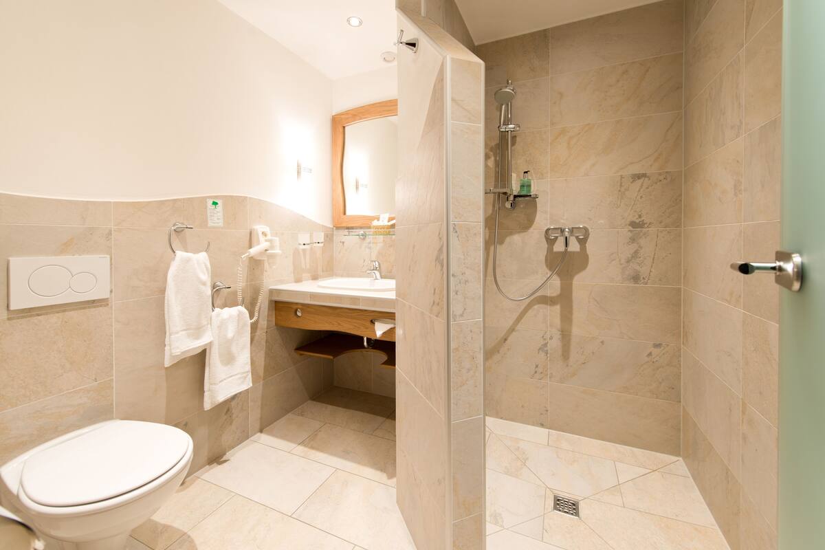 1 bedroom, hypo-allergenic bedding, minibar, in-room safe