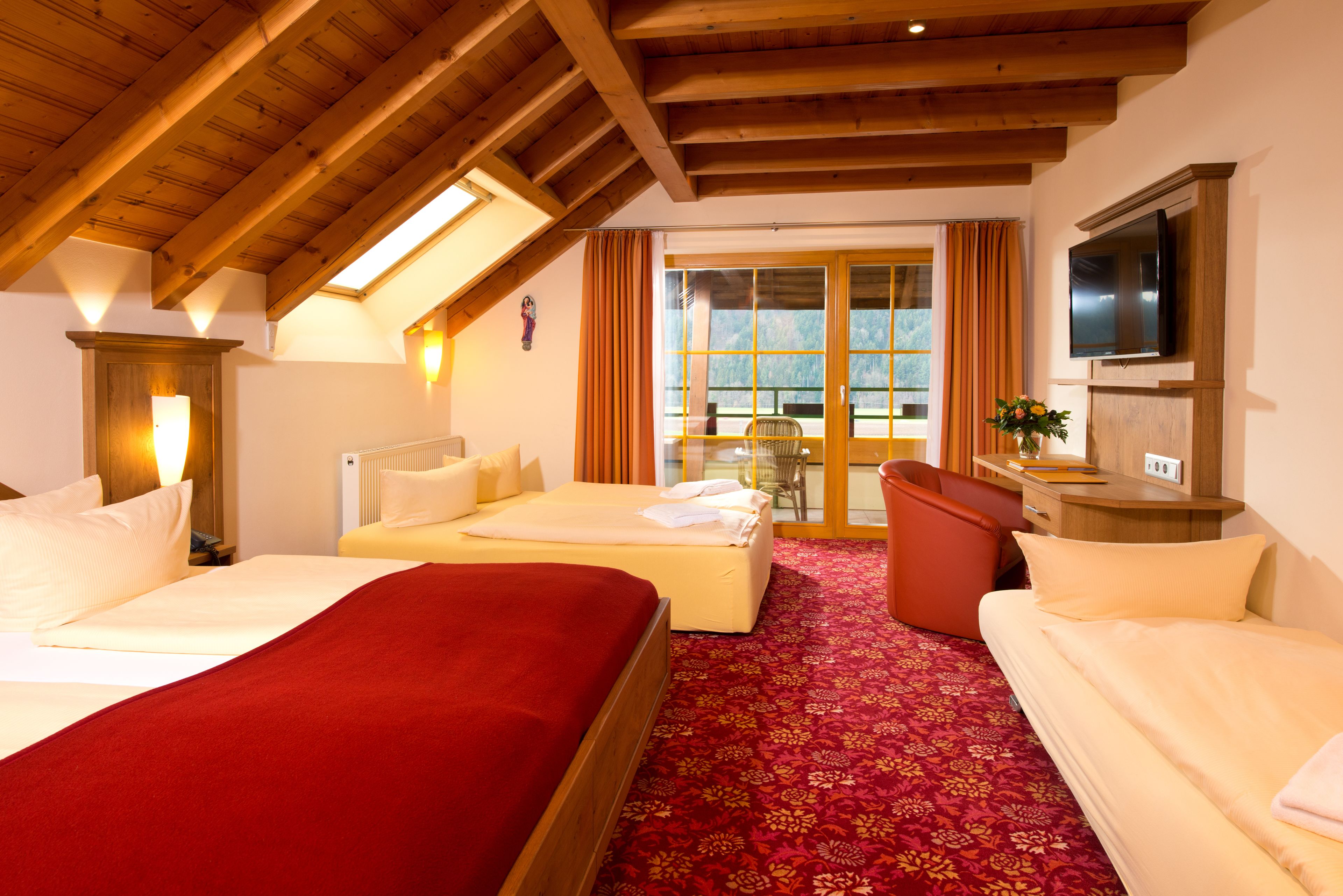 1 bedroom, hypo-allergenic bedding, minibar, in-room safe