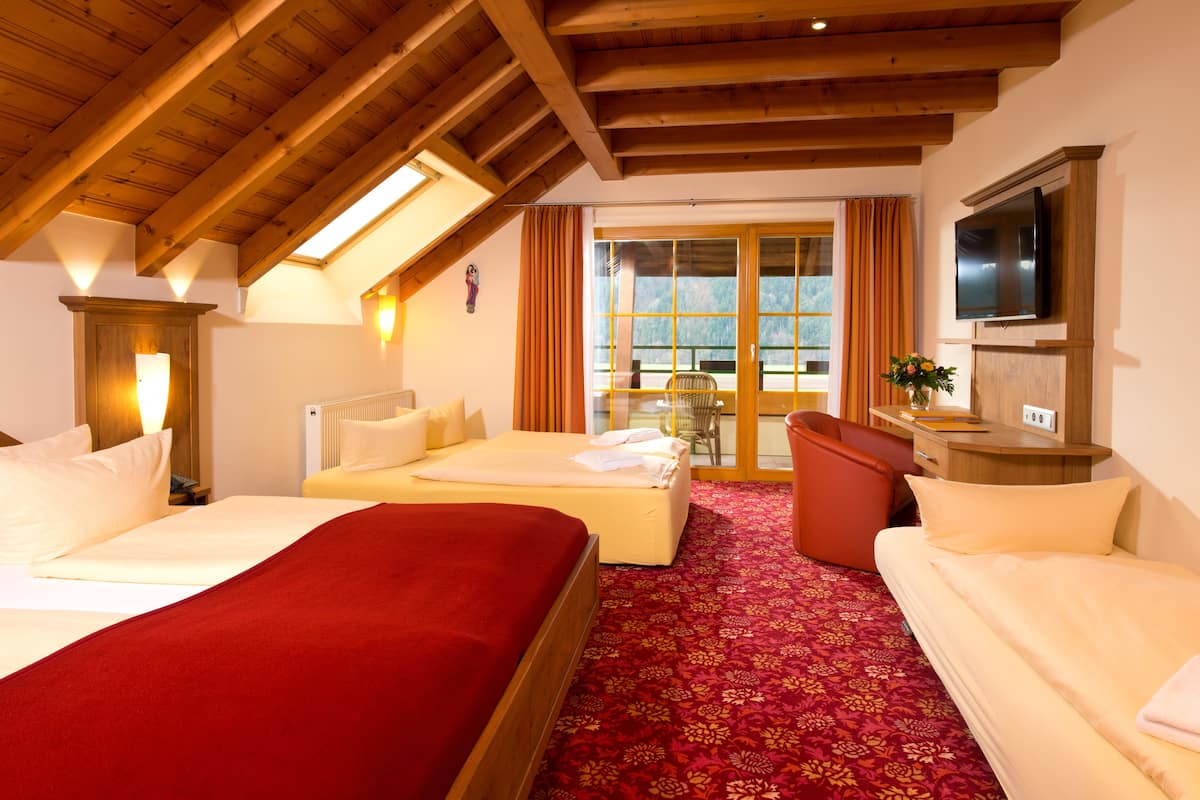 1 bedroom, hypo-allergenic bedding, minibar, in-room safe