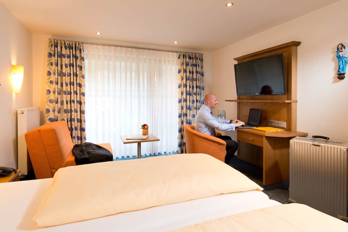 Ropa de cama hipoalergénica y minibar