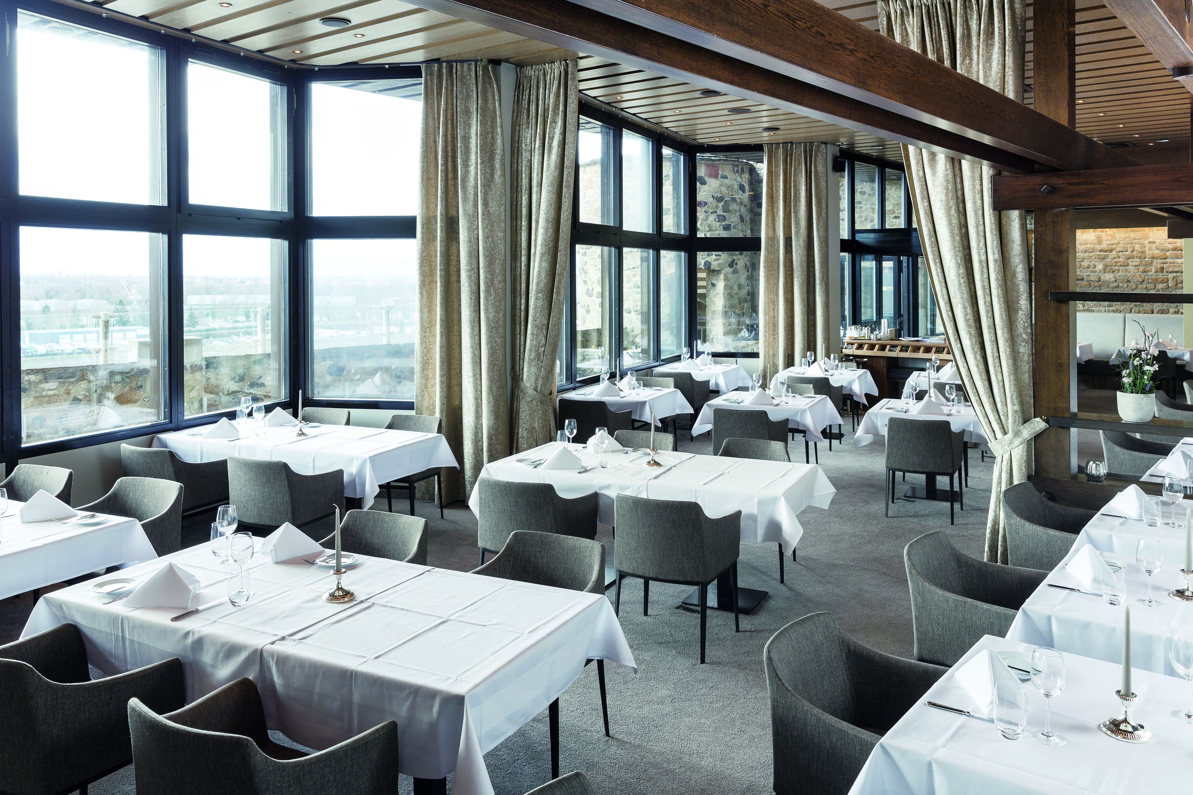 Breakfast and dinner served, German cuisine