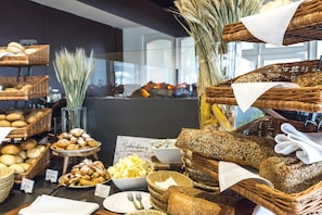 Free daily buffet breakfast